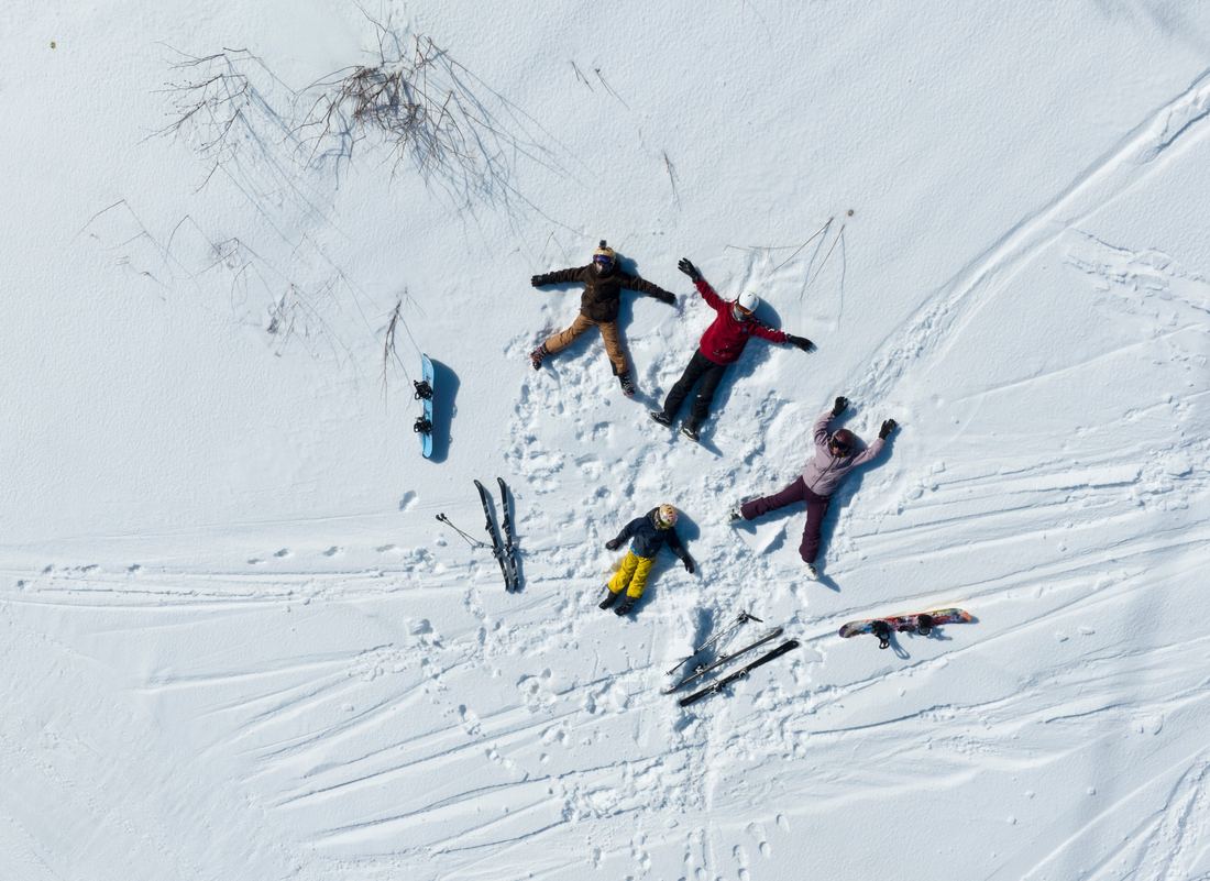Skiers and snowboarders relaxing on a run